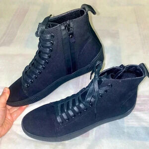 Brand new black boots .  Unisex